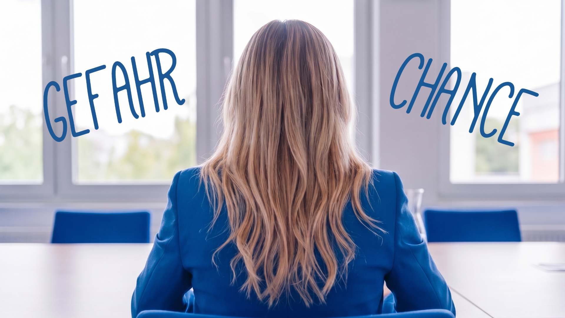 Frau mit den Optionen GEFAHR und CHANCE